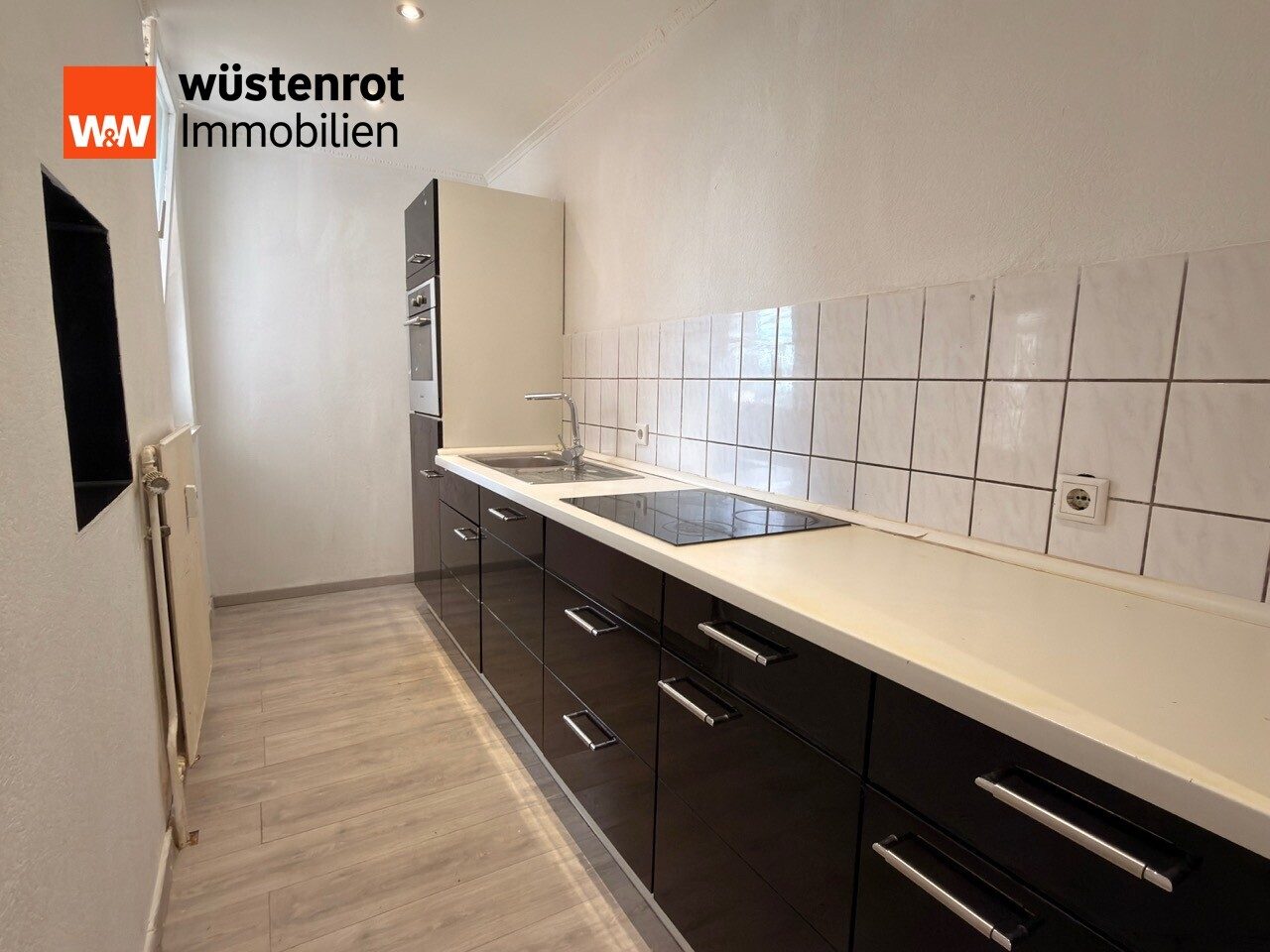 Immobilienangebot - Paderborn / Schloß Neuhaus - Alle - Tolle 4-Zimmer-Wohnung mit Balkon und PKW-Stellplatz in Paderborn