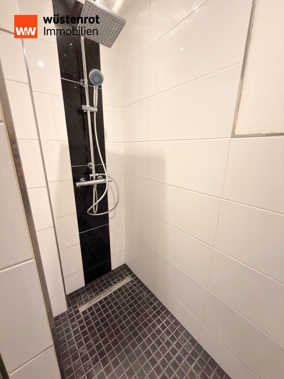 Immobilienangebot - Paderborn / Schloß Neuhaus - Alle - Tolle 4-Zimmer-Wohnung mit Balkon und PKW-Stellplatz in Paderborn