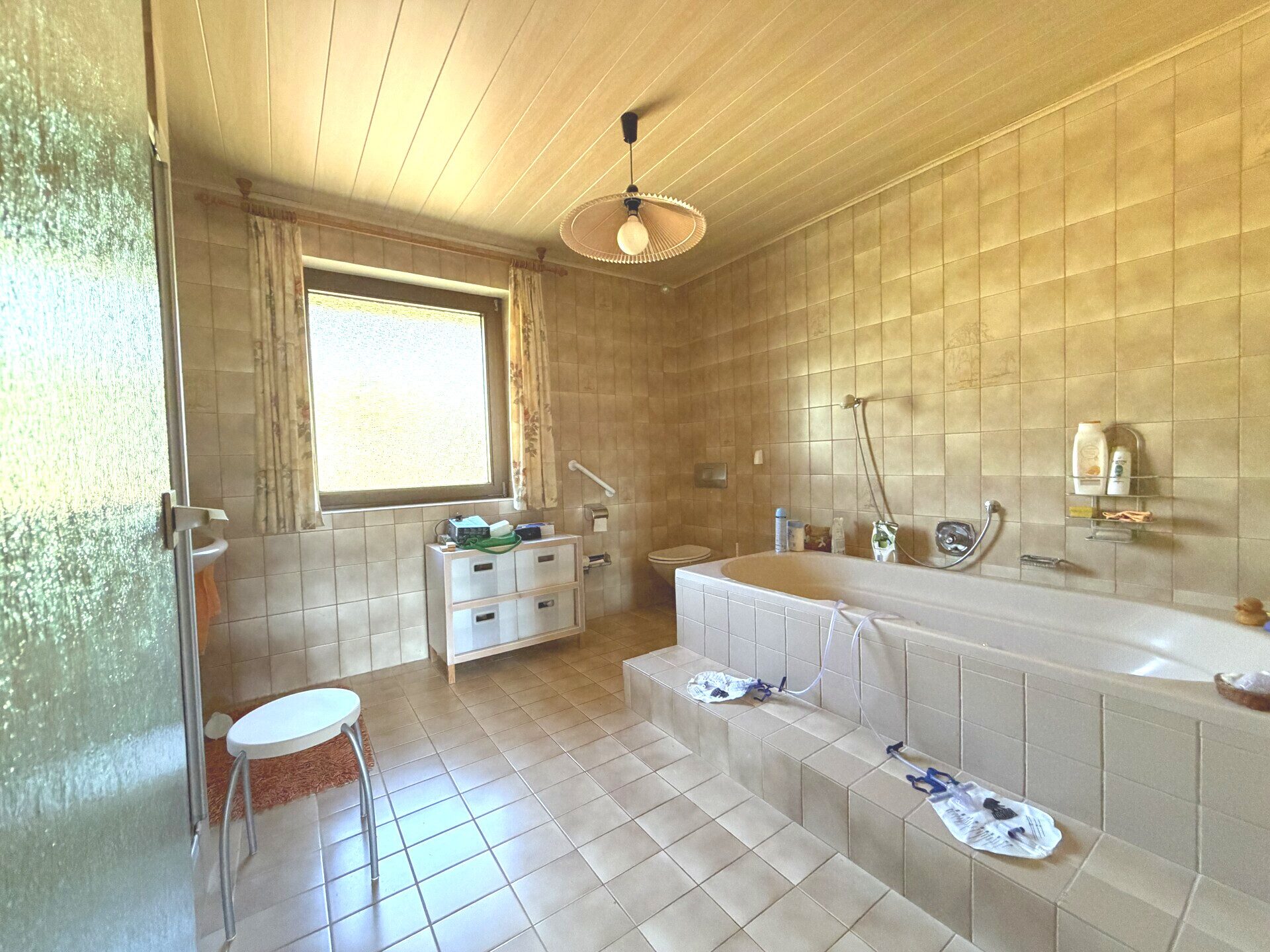 Immobilienangebot - Üdersdorf - Alle - Ruhiges Einfamilienhaus mit großem Grundstück und Kamin in Üdersdorf bei Daun