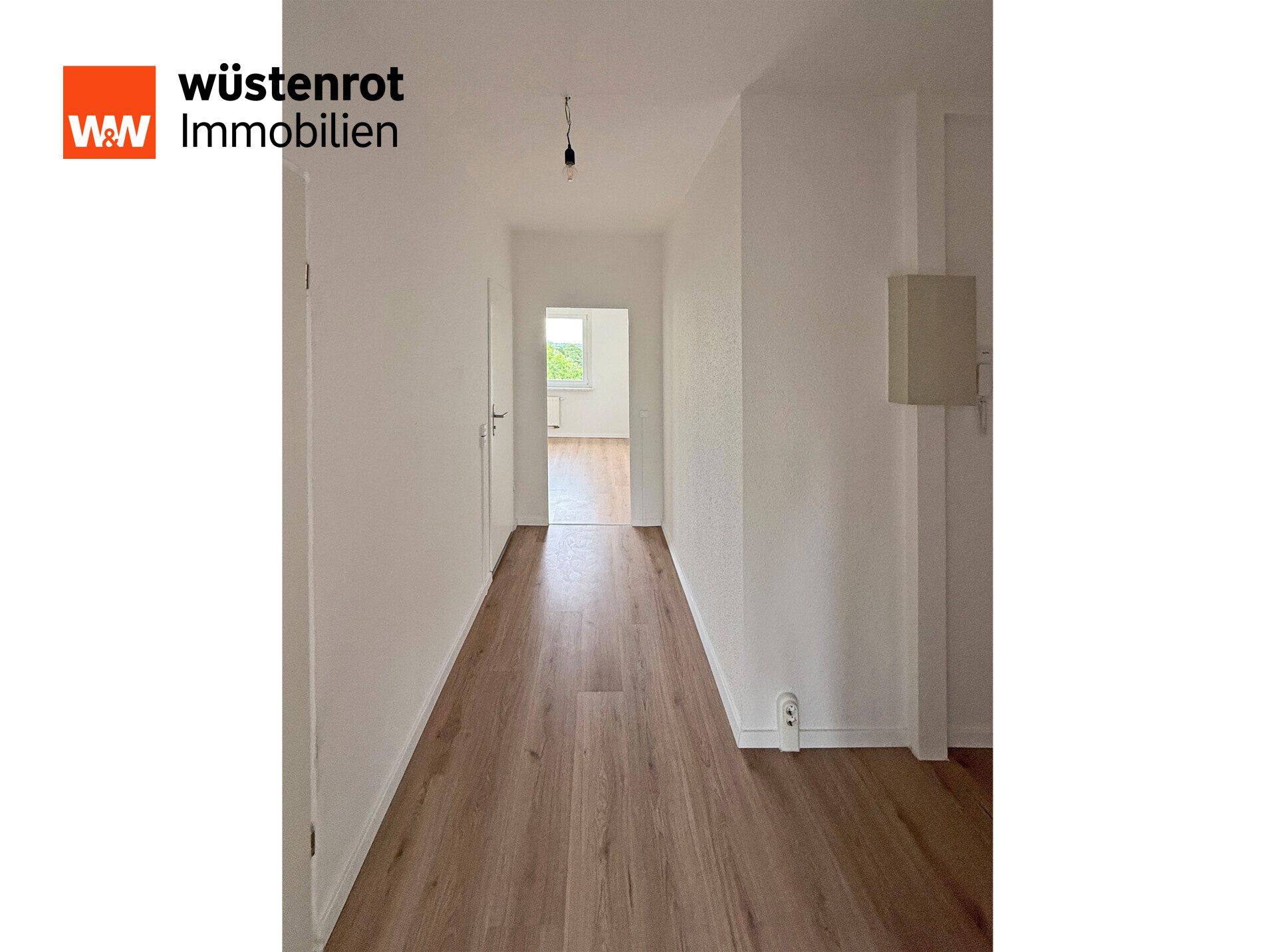 Immobilienangebot - Neubrandenburg - Alle - MODERNISIERTE ZWEI-RAUM-WOHNUNG IN NB-SÜD MIT KELLERRAUM IN SCHÖNER RANDLAGE