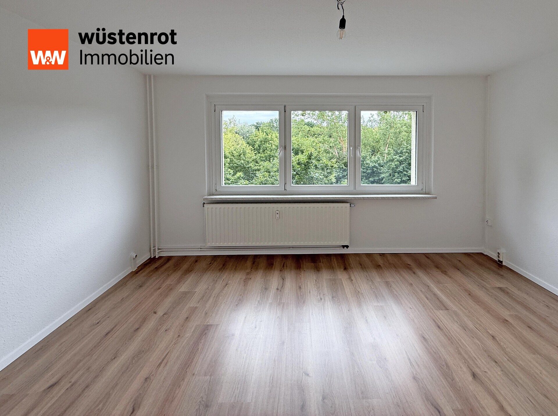 Immobilienangebot - Neubrandenburg - Alle - MODERNISIERTE ZWEI-RAUM-WOHNUNG IN NB-SÜD MIT KELLERRAUM IN SCHÖNER RANDLAGE