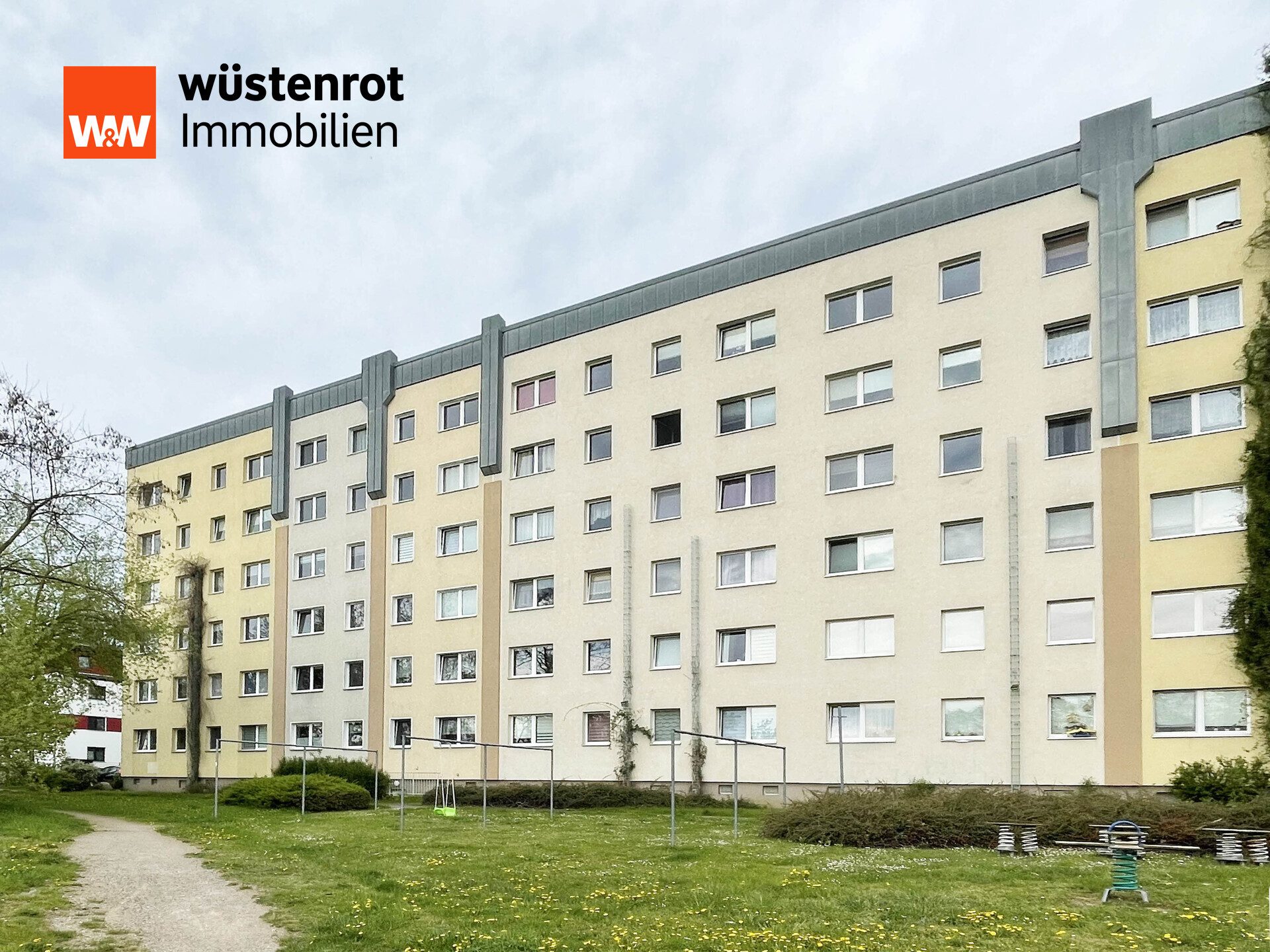 Immobilienangebot - Neubrandenburg - Alle - MIT BALKON UND KELLERRAUM: RENOVIERTE UND HELLE DREI-RAUM-WOHNUNG