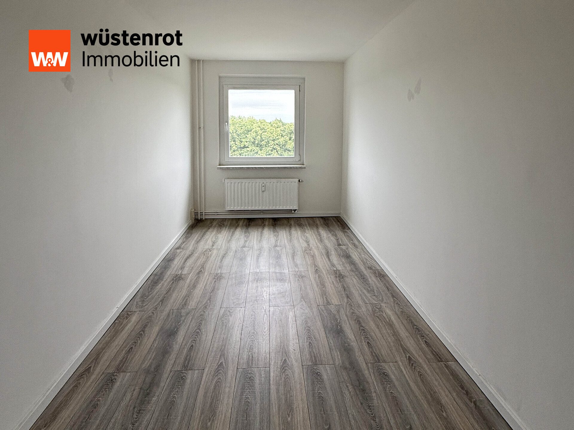 Immobilienangebot - Neubrandenburg - Alle - MIT BALKON UND KELLERRAUM: RENOVIERTE UND HELLE DREI-RAUM-WOHNUNG