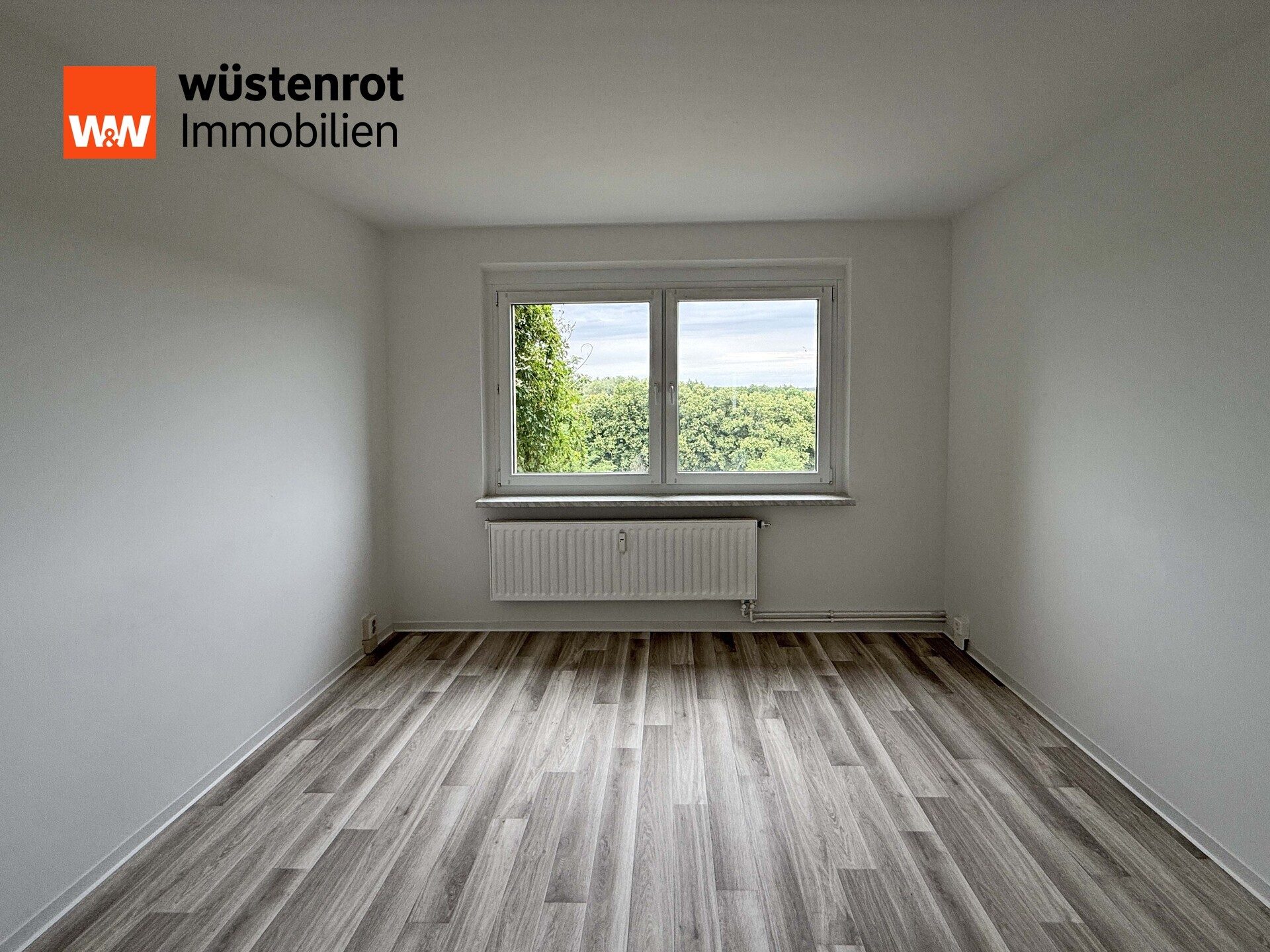 Immobilienangebot - Neubrandenburg - Alle - MIT BALKON UND KELLERRAUM: RENOVIERTE UND HELLE DREI-RAUM-WOHNUNG