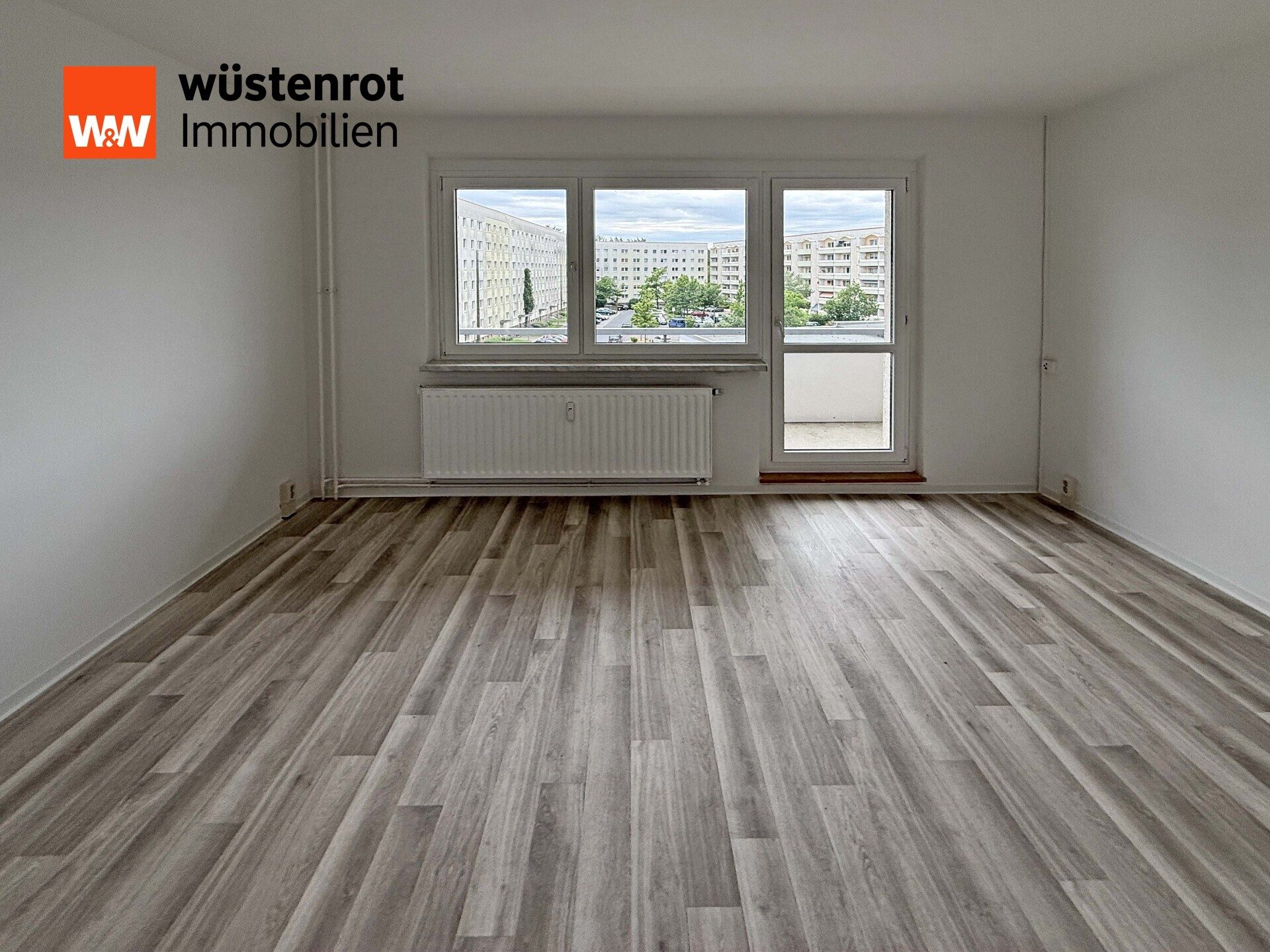 Immobilienangebot - Neubrandenburg - Alle - MIT BALKON UND KELLERRAUM: RENOVIERTE UND HELLE DREI-RAUM-WOHNUNG