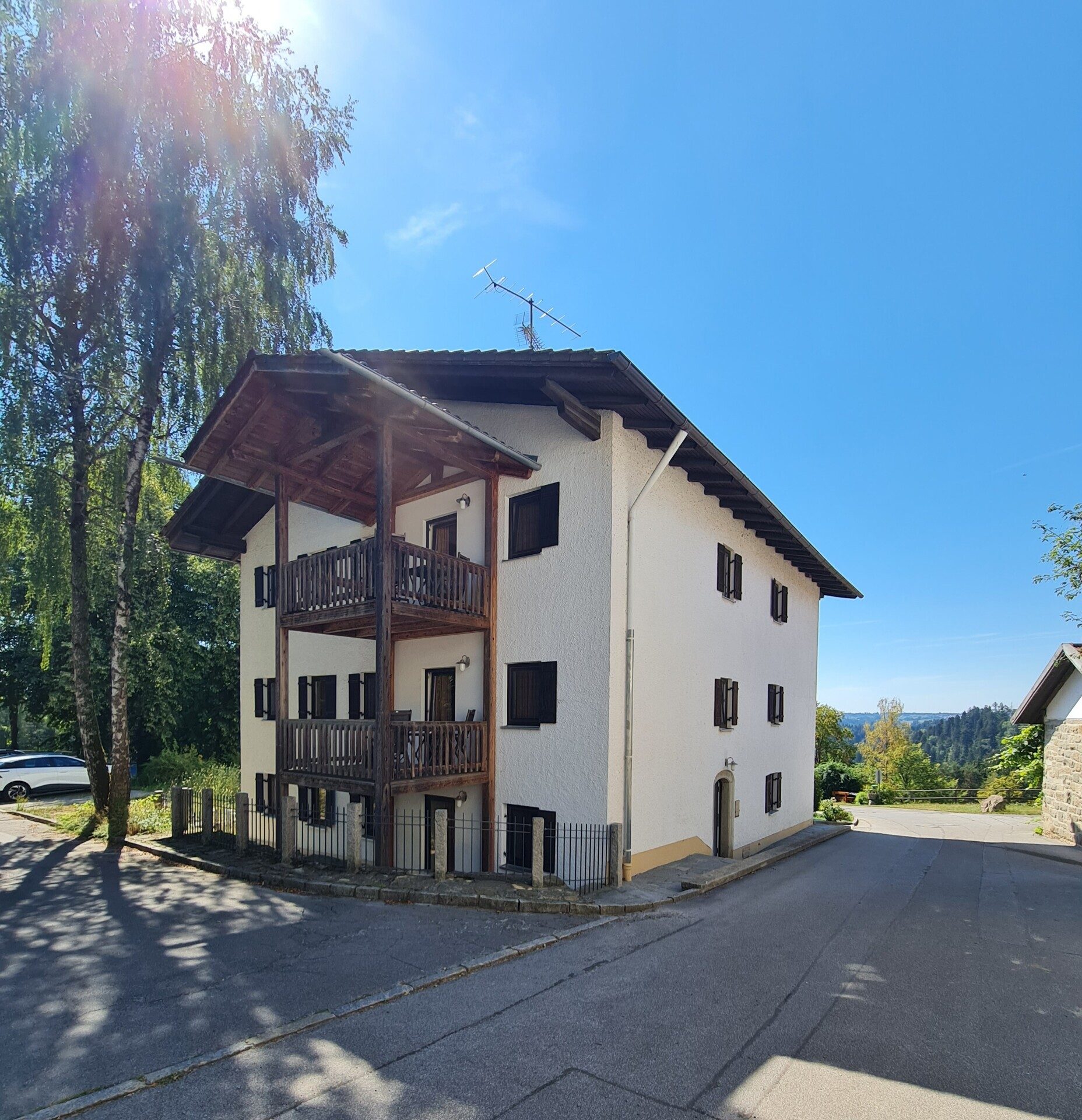 Immobilienangebot - Neukirchen vorm Wald - Alle - Einzigartiger Gutshof mit Villa, Chalets, Reithalle, Hotel, Stallungen auf ca. 25 ha. in Alleinlage