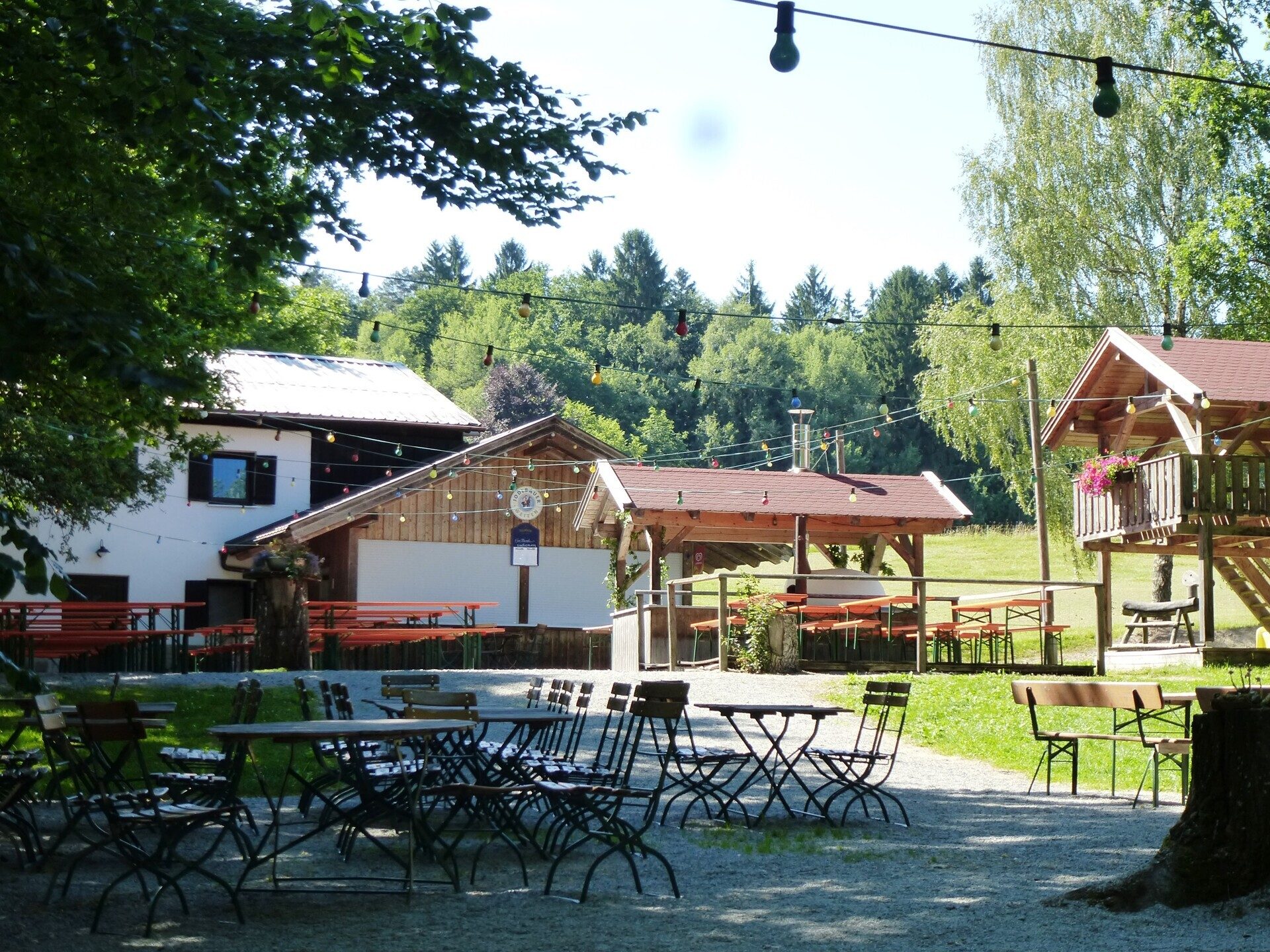 Immobilienangebot - Neukirchen vorm Wald - Alle - Einzigartiger Gutshof mit Villa, Chalets, Reithalle, Hotel, Stallungen auf ca. 25 ha. in Alleinlage