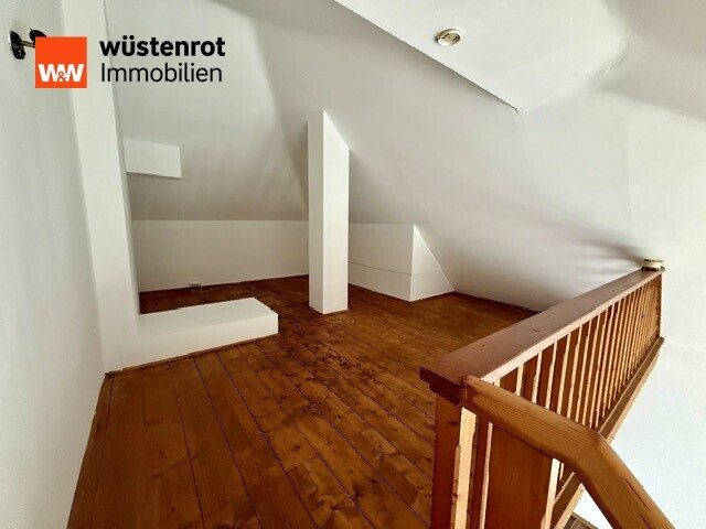 Immobilienangebot - Rosenheim - Alle - Lichtdurchflutete 1,5-Zimmer-DG-Galeriewohnung in zentrumsnaher Lage von Rosenheim!