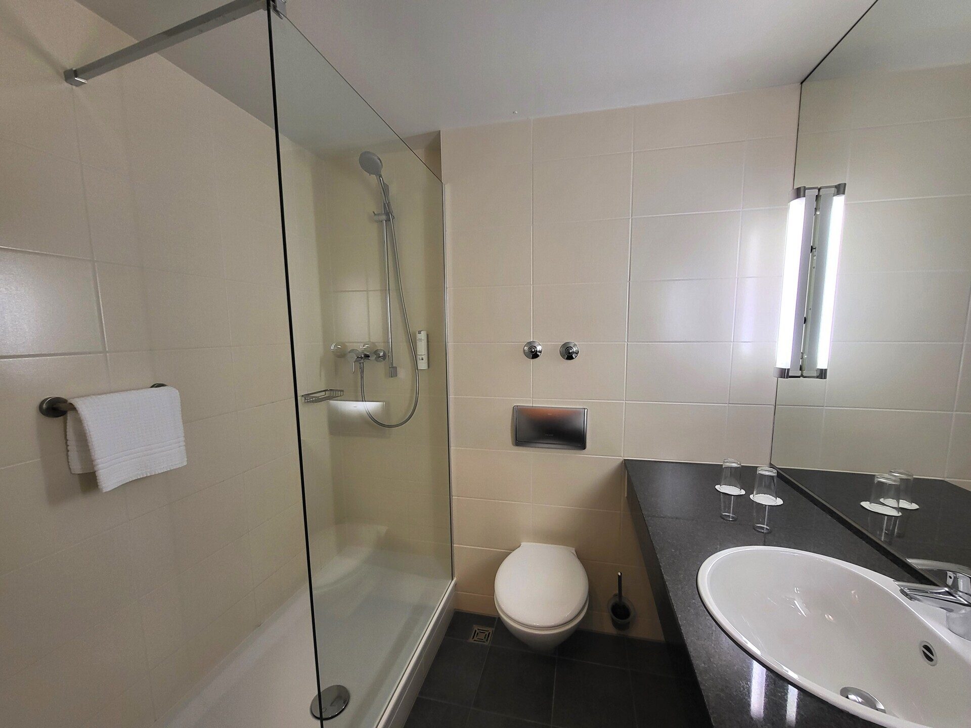 Immobilienangebot - Fellbach - Alle - Ansprechendes Hotelzimmer im 4* Best Western Plus Hotel: Zentral in Fellbach mit Komplett-Service