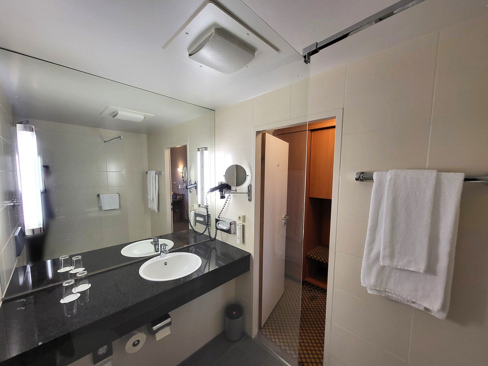 Immobilienangebot - Fellbach - Alle - Ansprechendes Hotelzimmer im 4* Best Western Plus Hotel: Zentral in Fellbach mit Komplett-Service