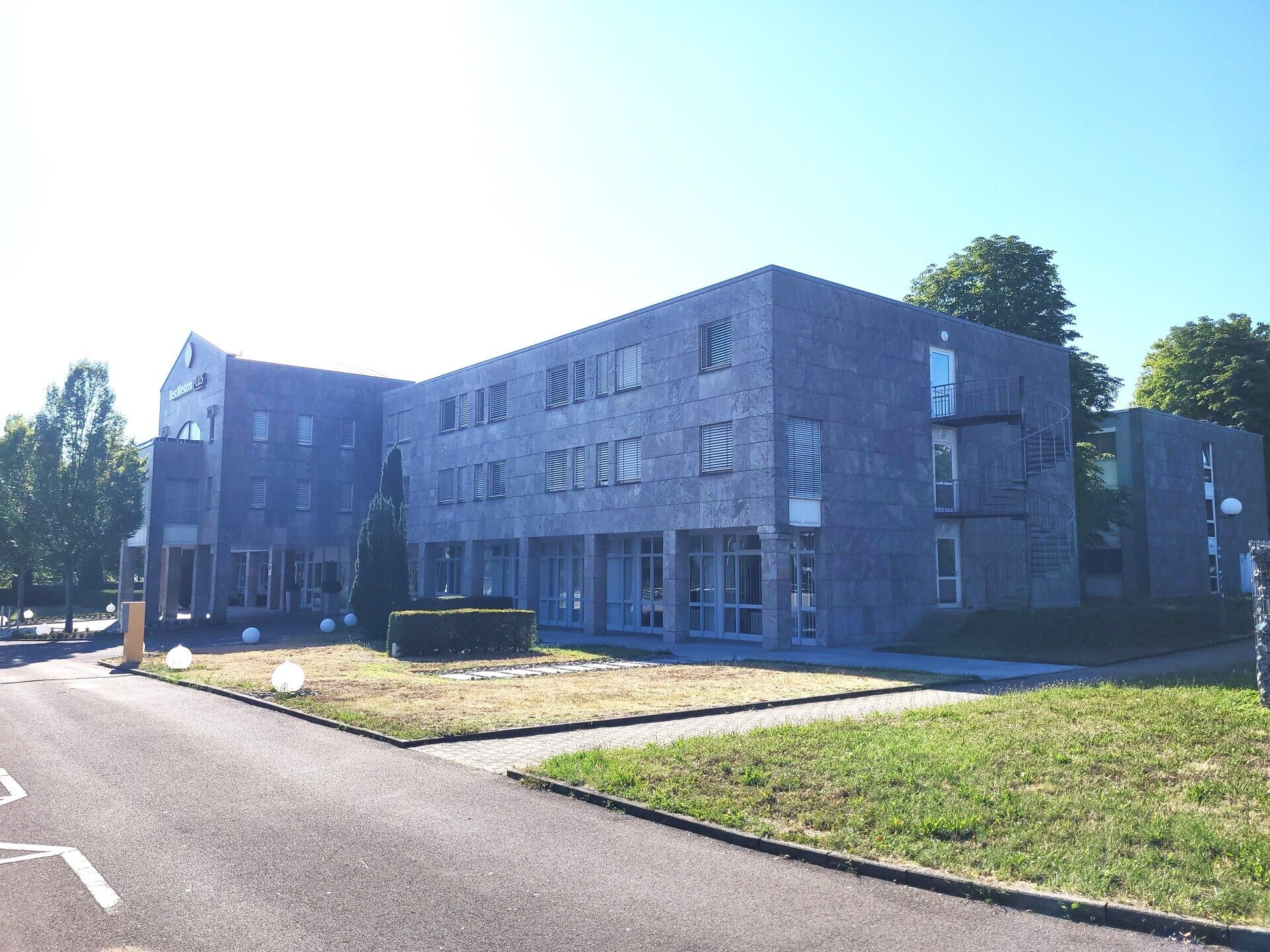Immobilienangebot - Fellbach - Alle - Ansprechendes Hotelzimmer im 4* Best Western Plus Hotel: Zentral in Fellbach mit Komplett-Service