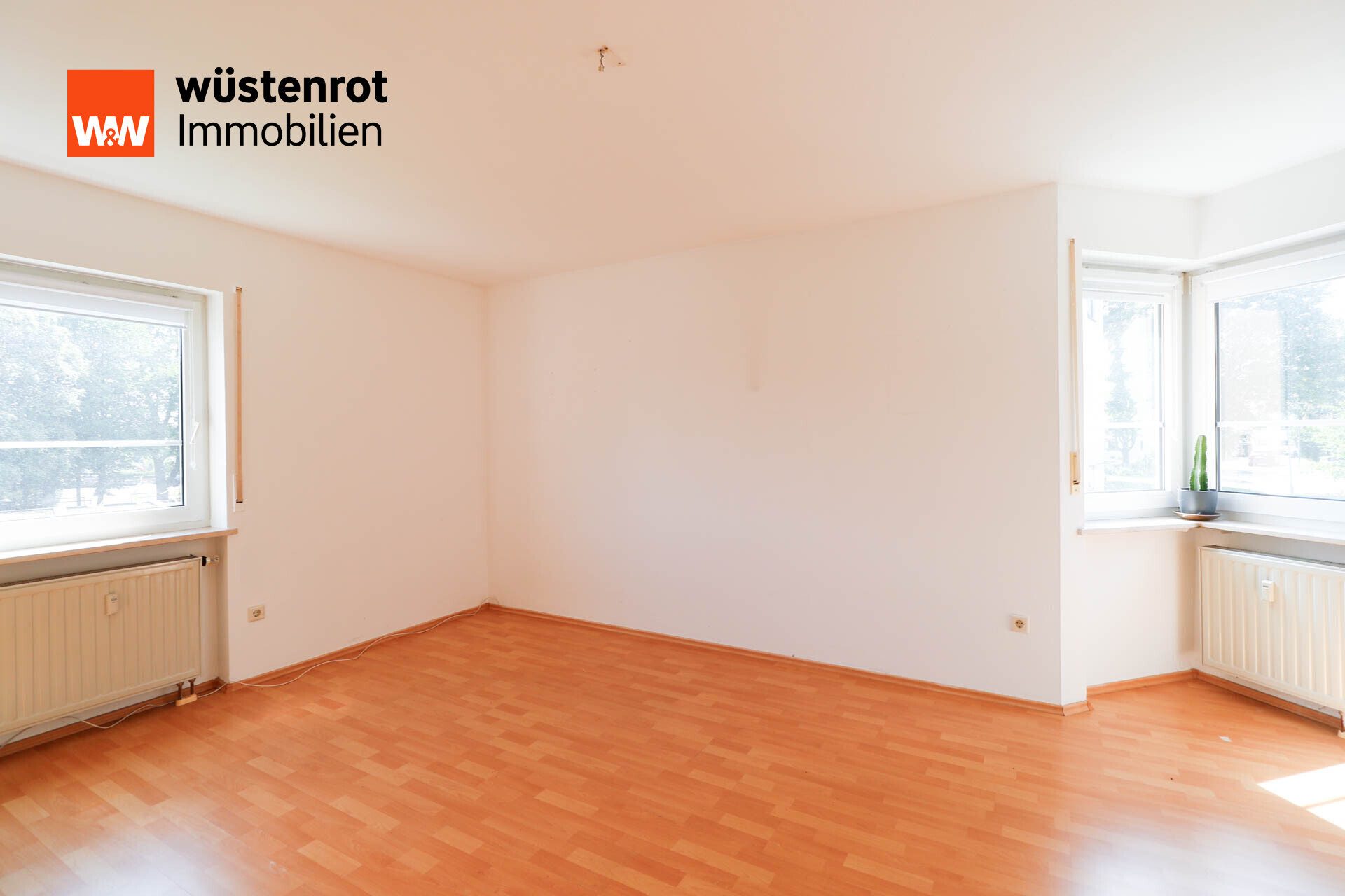 Immobilienangebot - Selb - Alle - Einziehen oder Investieren - Stilvoll geschnittenes Apartment in beliebter Wohnlage von Selb.