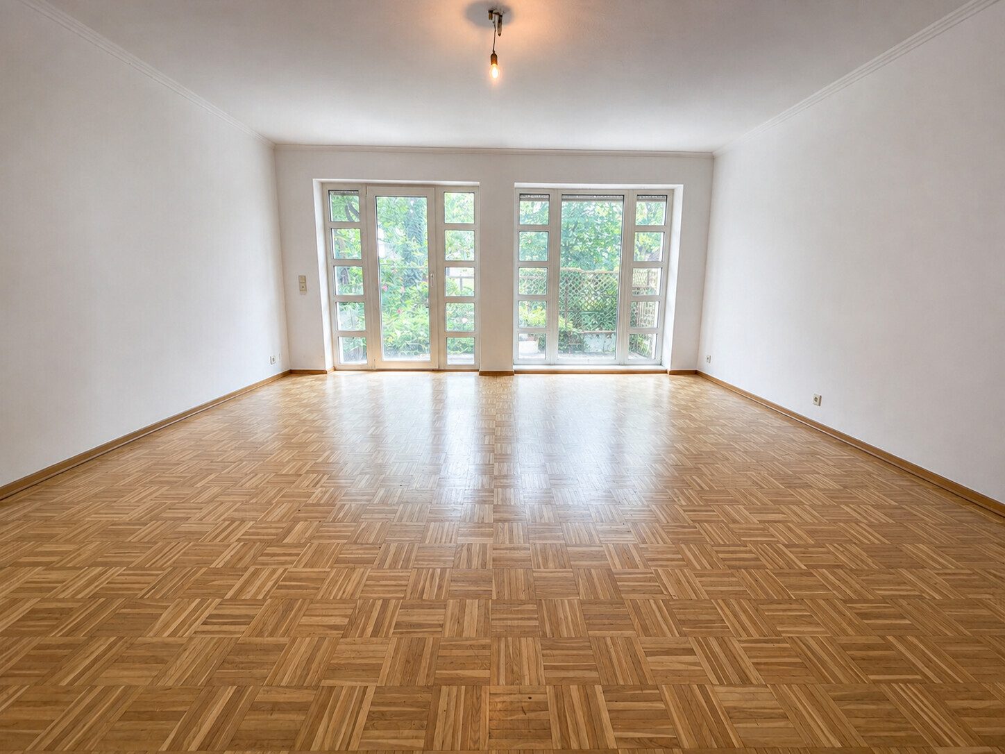 Immobilienangebot - Bremen - Alle - Großzügige Eigentumswohnung im Hausstil mit Terrasse, Garten & Garage