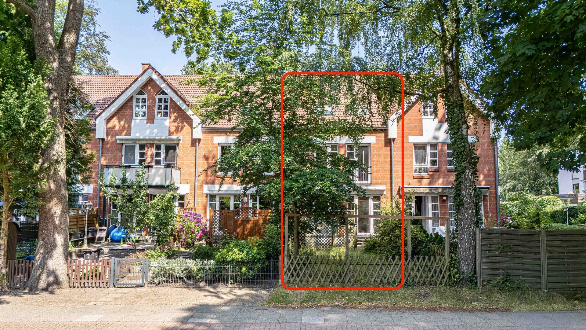 Immobilienangebot - Bremen - Alle - Großzügige Eigentumswohnung im Hausstil mit Terrasse, Garten & Garage