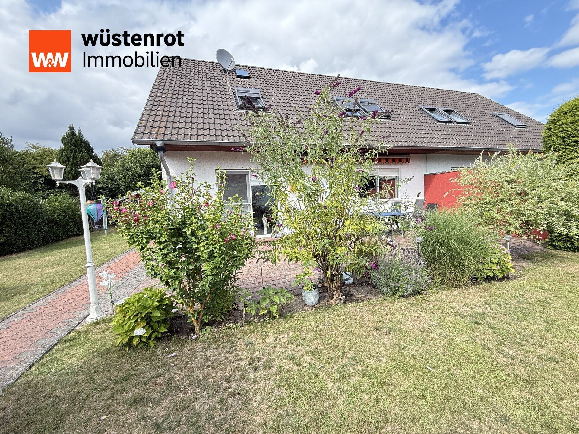 Immobilienangebot - Braunschweig-Thune - Alle - Gepflegte DHH auf Erbbaurechtsgrundstück – Doppelcarport & Wohnmobilstellplatz in ruhiger Lage