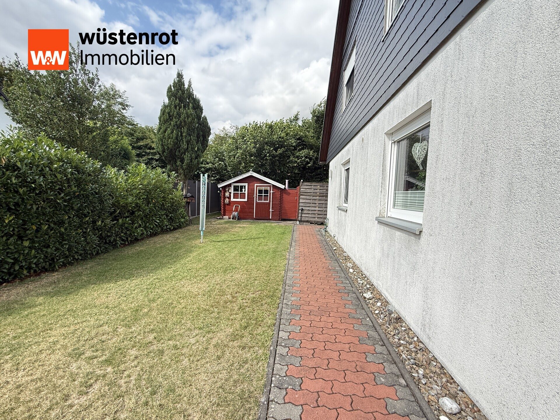 Immobilienangebot - Braunschweig-Thune - Alle - Gepflegte DHH auf Erbbaurechtsgrundstück – Doppelcarport & Wohnmobilstellplatz in ruhiger Lage