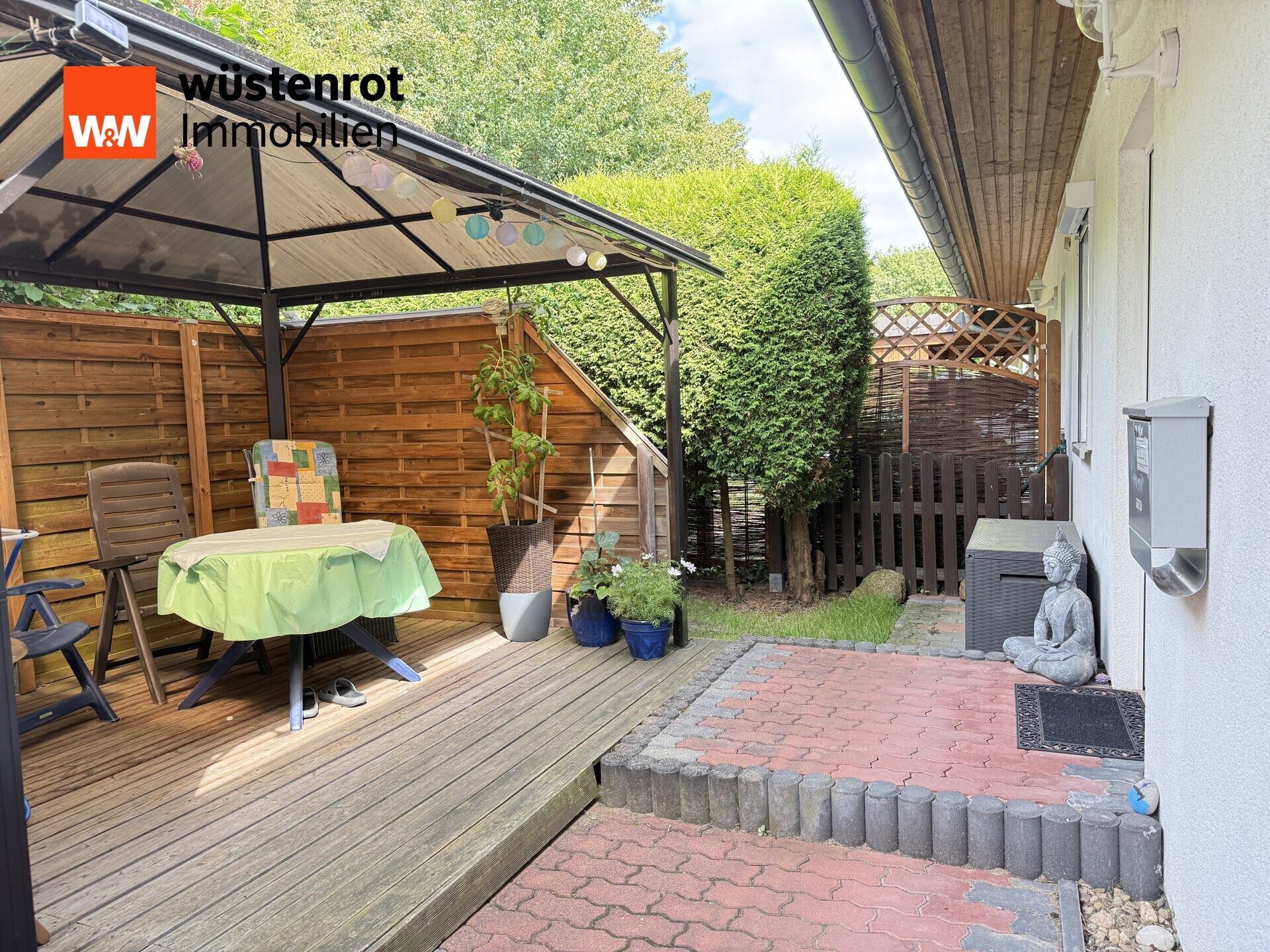 Immobilienangebot - Braunschweig-Thune - Alle - Gepflegte DHH auf Erbbaurechtsgrundstück – Doppelcarport & Wohnmobilstellplatz in ruhiger Lage