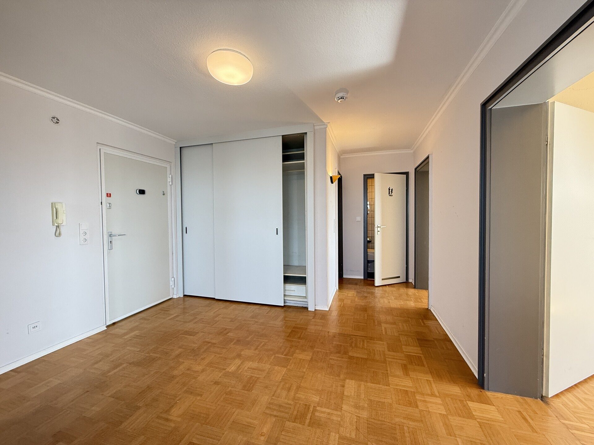 Immobilienangebot - Ludwigshafen am Rhein - Alle - Helle 3-Zimmerwohnung im obersten Stockwerk mit Süd-Balkon und schönem Ausblick
in LU-Süd