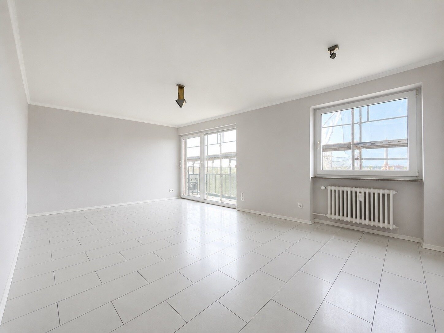 Immobilienangebot - Ludwigshafen am Rhein - Alle - Helle 3-Zimmerwohnung im obersten Stockwerk mit Süd-Balkon und schönem Ausblick
in LU-Süd
