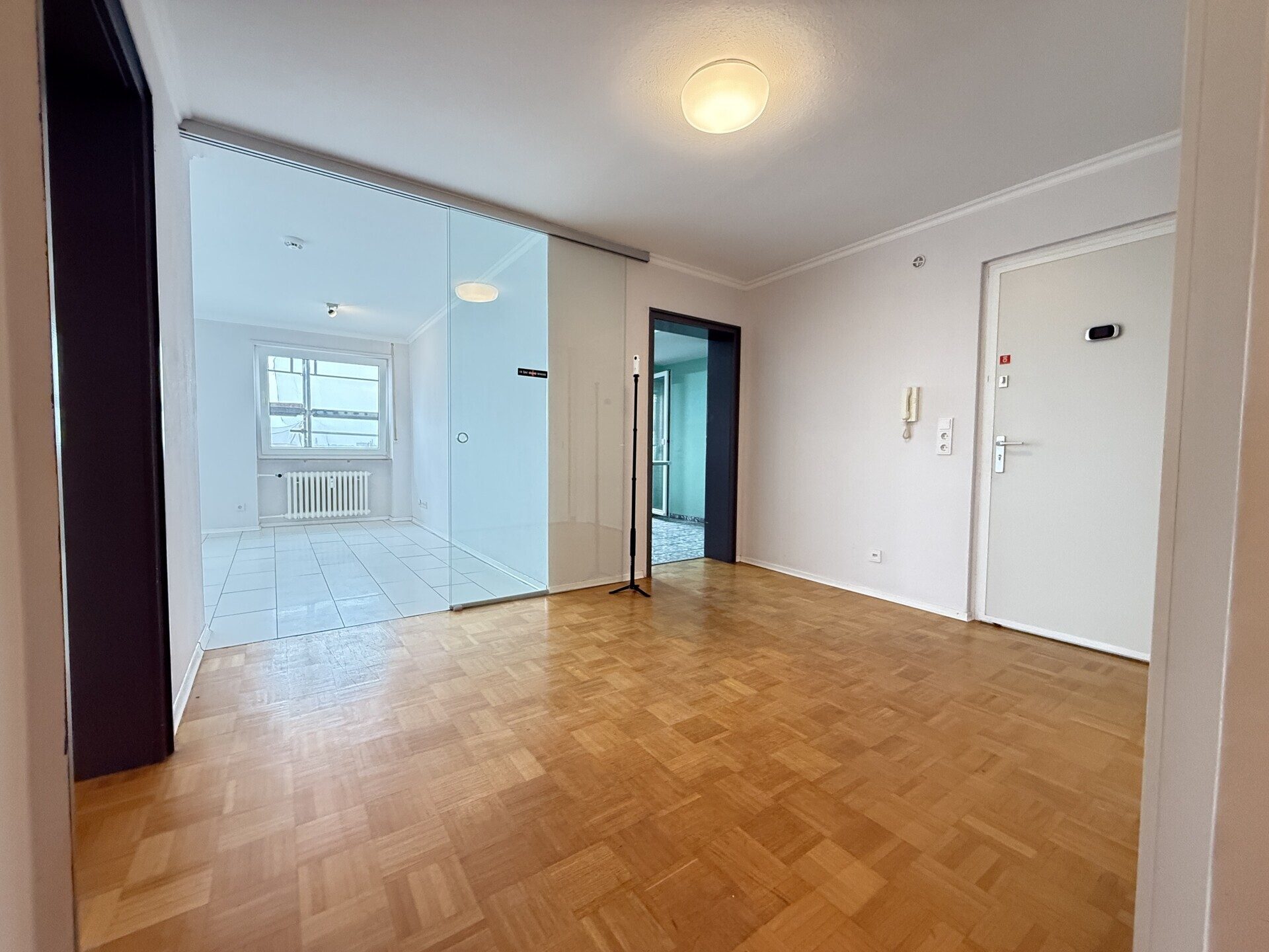 Immobilienangebot - Ludwigshafen am Rhein - Alle - Helle 3-Zimmerwohnung im obersten Stockwerk mit Süd-Balkon und schönem Ausblick
in LU-Süd