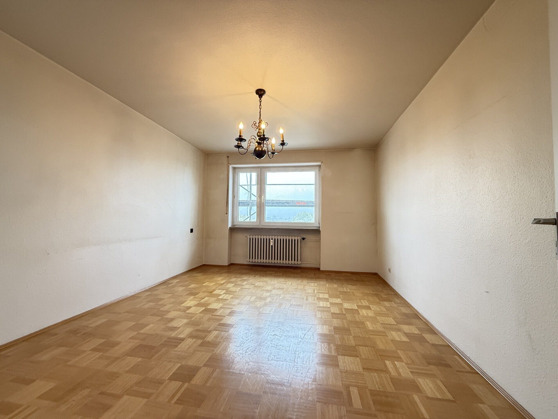 Immobilienangebot - Ludwigshafen am Rhein - Alle - Helle 3-Zimmerwohnung im obersten Stockwerk mit Süd-Balkon und schönem Ausblick
in LU-Süd