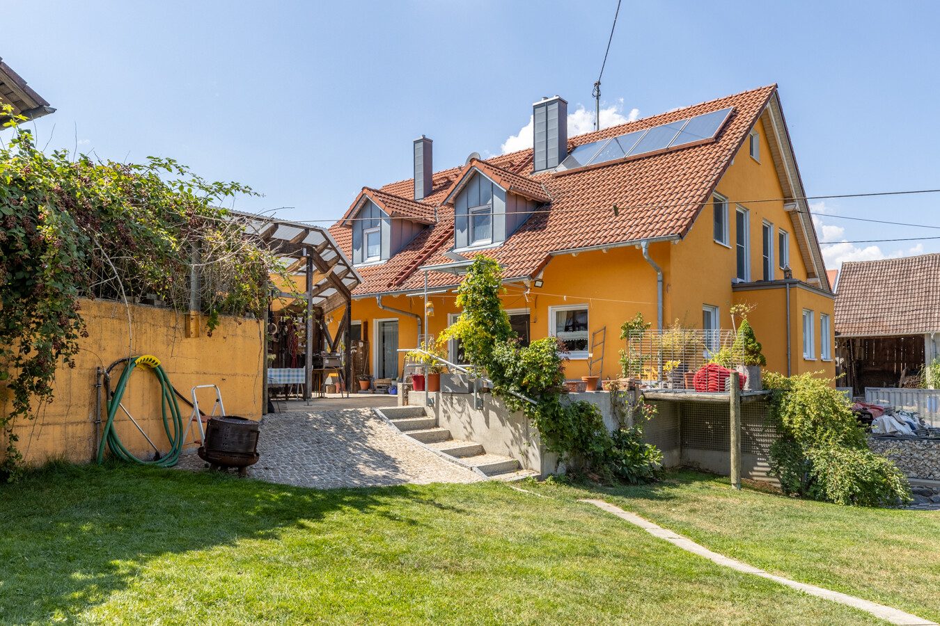 Immobilienangebot - Waltenhausen / Weiler - Alle - Familienparadies in ruhiger Lage - Ideal für Familien, Generationenwohnen oder Arbeiten von Zuhause