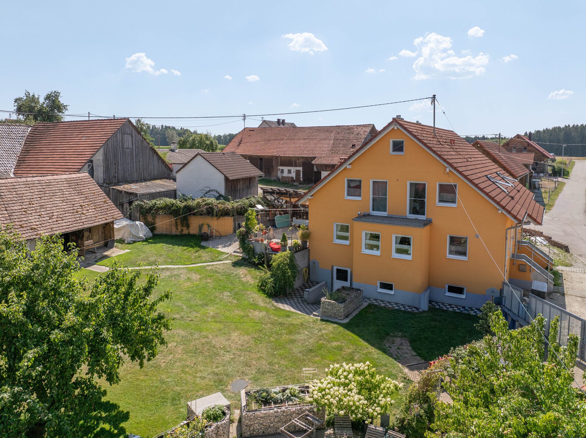 Immobilienangebot - Waltenhausen / Weiler - Alle - Familienparadies in ruhiger Lage - Ideal für Familien, Generationenwohnen oder Arbeiten von Zuhause