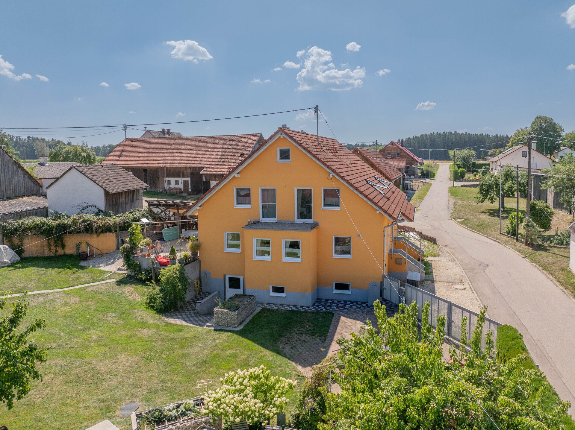 Immobilienangebot - Waltenhausen / Weiler - Alle - Familienparadies in ruhiger Lage - Ideal für Familien, Generationenwohnen oder Arbeiten von Zuhause