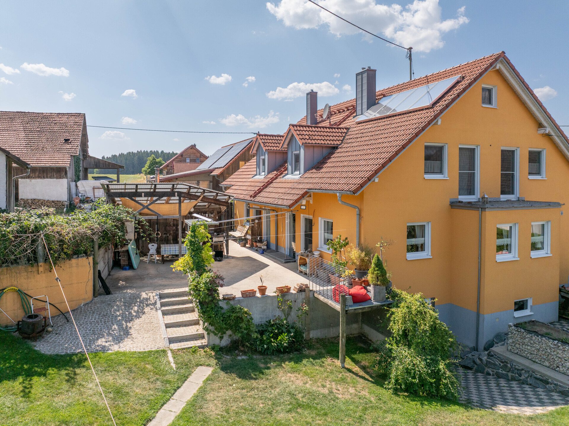 Immobilienangebot - Waltenhausen / Weiler - Alle - Familienparadies in ruhiger Lage - Ideal für Familien, Generationenwohnen oder Arbeiten von Zuhause