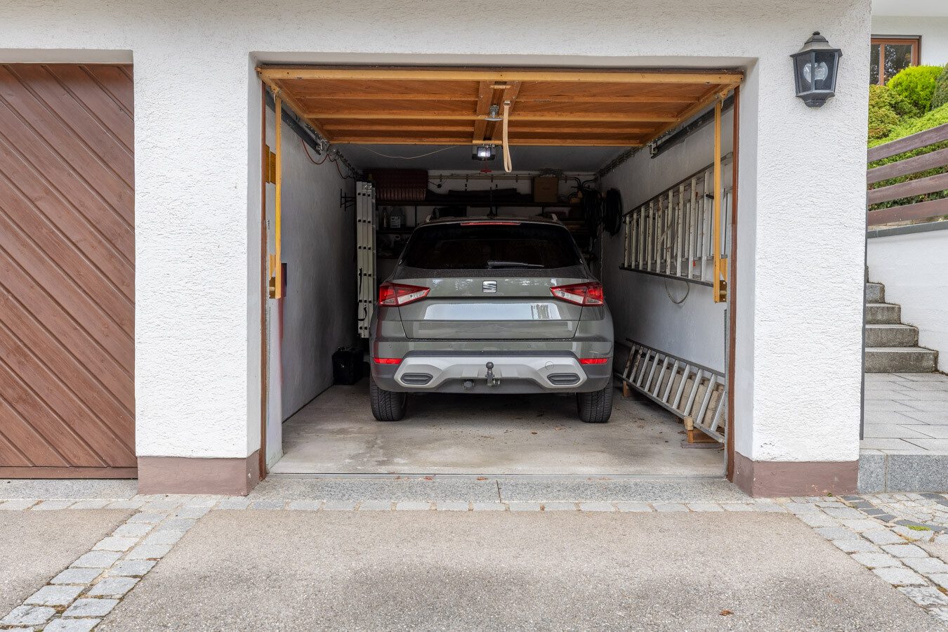 Immobilienangebot - Oberhaching - Alle - Gepflegtes 5-Familienhaus auf großzügigem Grundstück