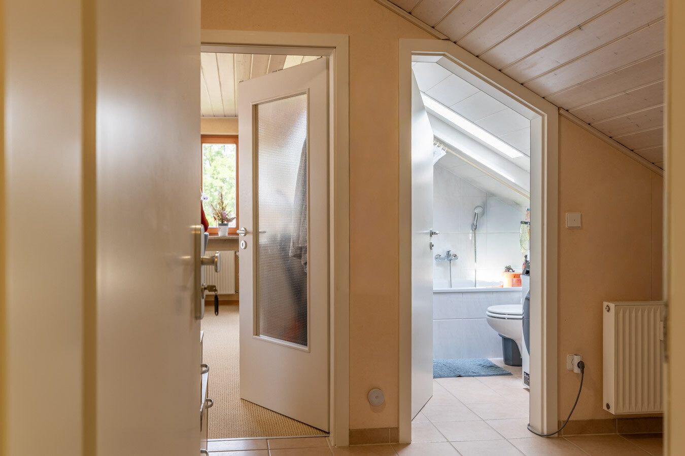 Immobilienangebot - Oberhaching - Alle - Gepflegtes 5-Familienhaus auf großzügigem Grundstück