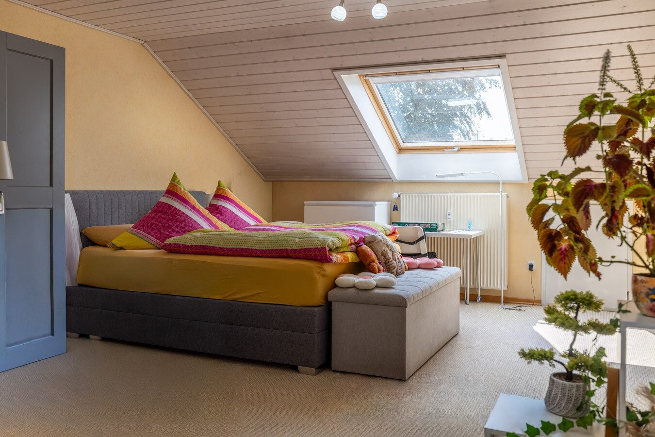Immobilienangebot - Oberhaching - Alle - Gepflegtes 5-Familienhaus auf großzügigem Grundstück
