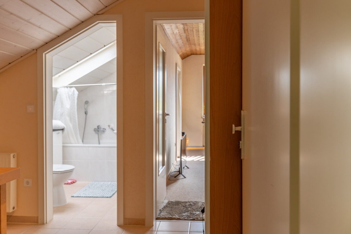 Immobilienangebot - Oberhaching - Alle - Gepflegtes 5-Familienhaus auf großzügigem Grundstück