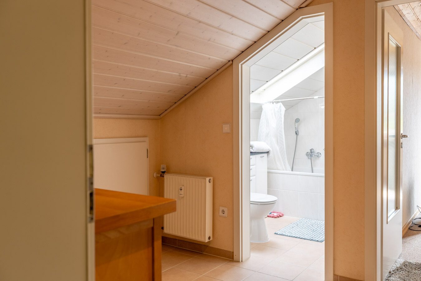 Immobilienangebot - Oberhaching - Alle - Gepflegtes 5-Familienhaus auf großzügigem Grundstück