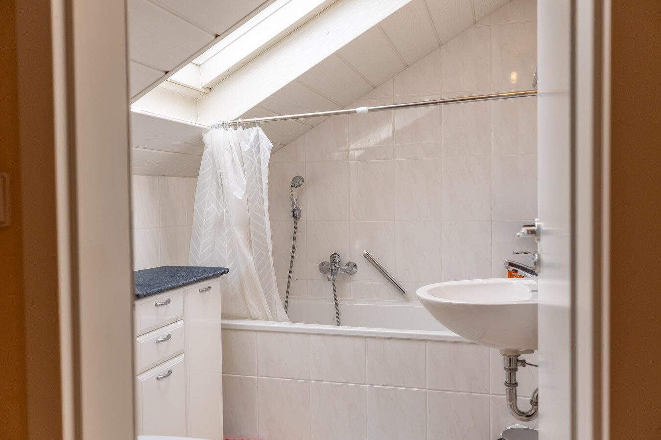 Immobilienangebot - Oberhaching - Alle - Gepflegtes 5-Familienhaus auf großzügigem Grundstück