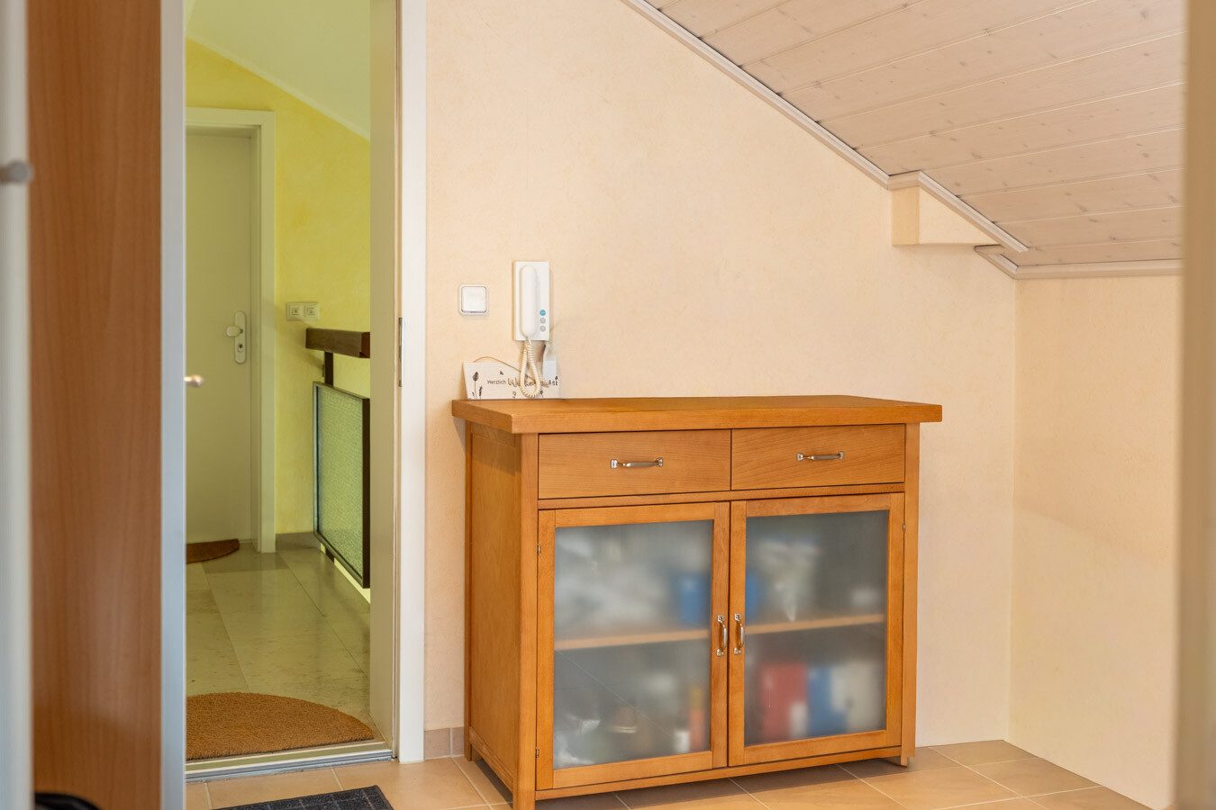 Immobilienangebot - Oberhaching - Alle - Gepflegtes 5-Familienhaus auf großzügigem Grundstück