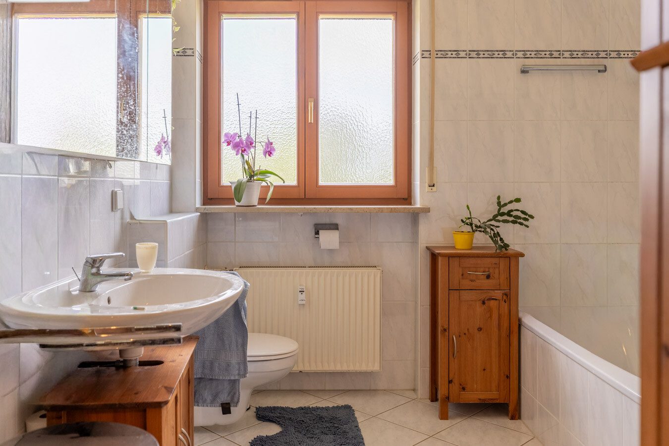 Immobilienangebot - Oberhaching - Alle - Gepflegtes 5-Familienhaus auf großzügigem Grundstück