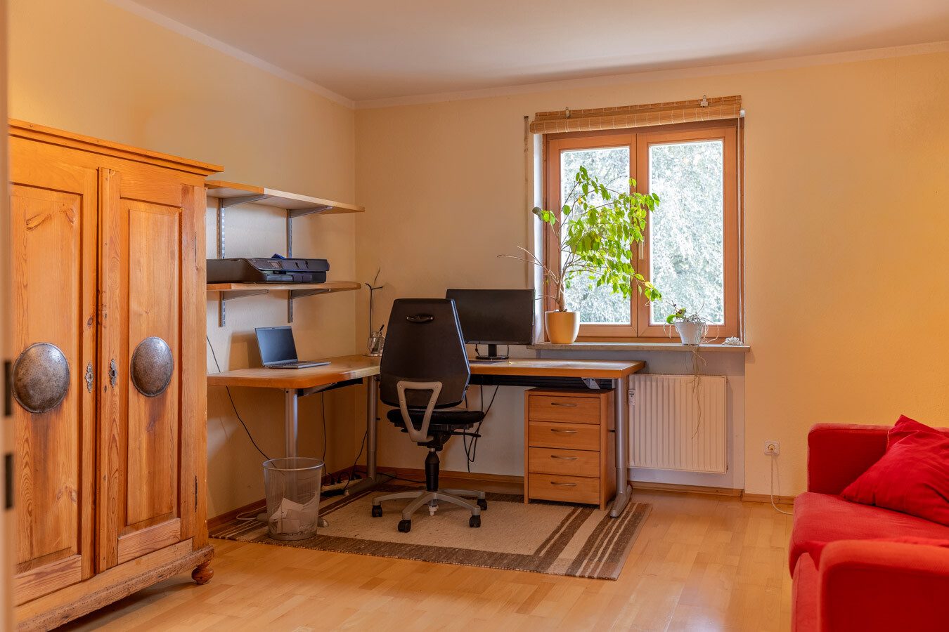 Immobilienangebot - Oberhaching - Alle - Gepflegtes 5-Familienhaus auf großzügigem Grundstück