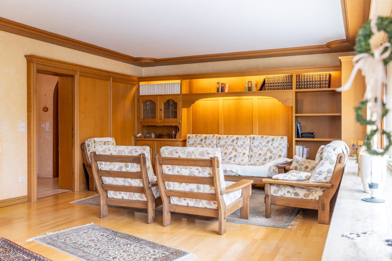 Immobilienangebot - Oberhaching - Alle - Gepflegtes 5-Familienhaus auf großzügigem Grundstück