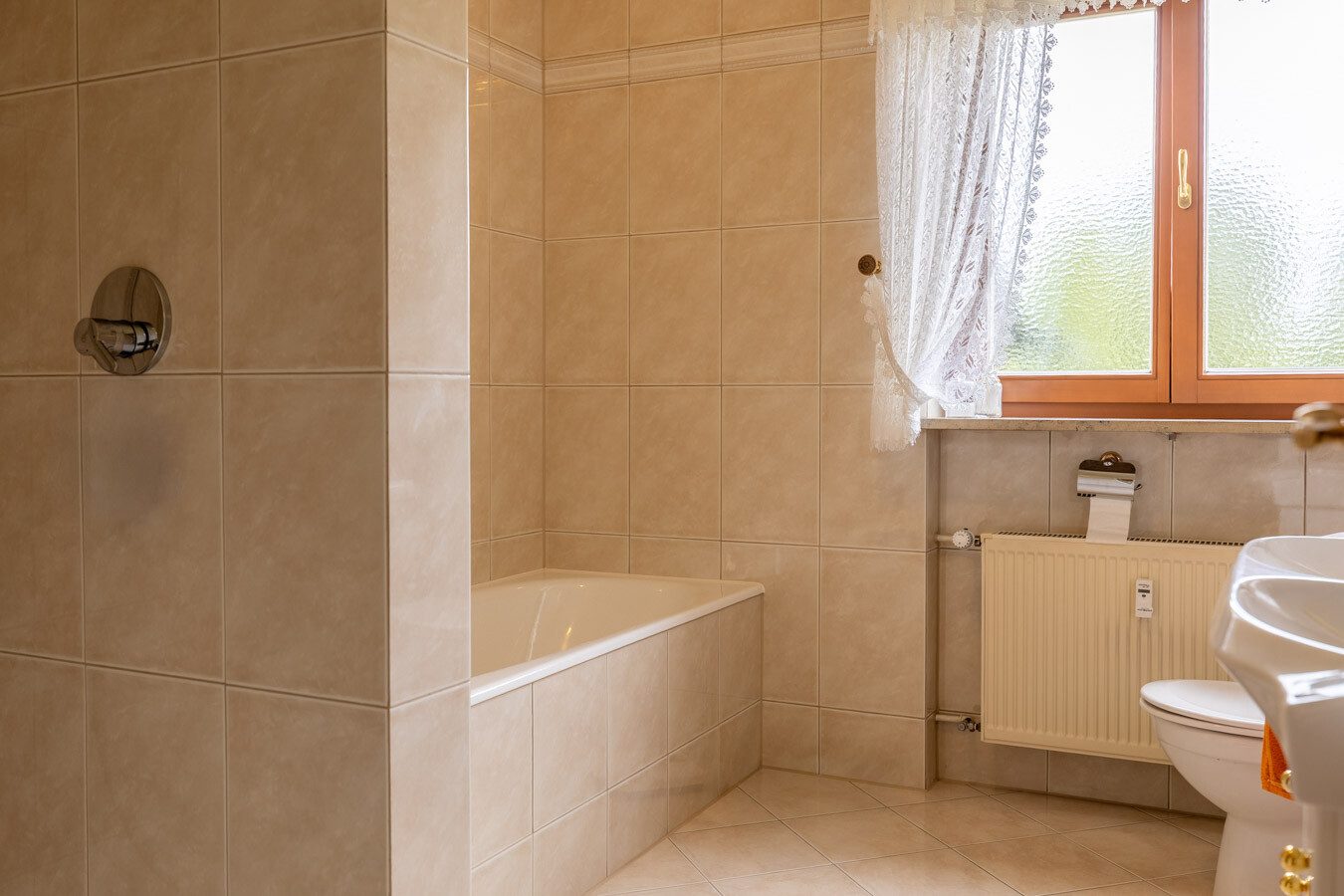 Immobilienangebot - Oberhaching - Alle - Gepflegtes 5-Familienhaus auf großzügigem Grundstück