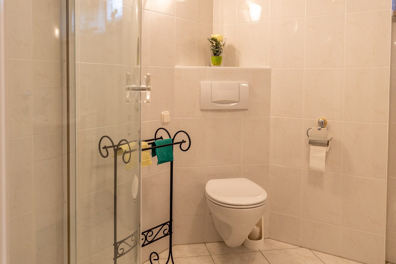 Immobilienangebot - Oberhaching - Alle - Gepflegtes 5-Familienhaus auf großzügigem Grundstück