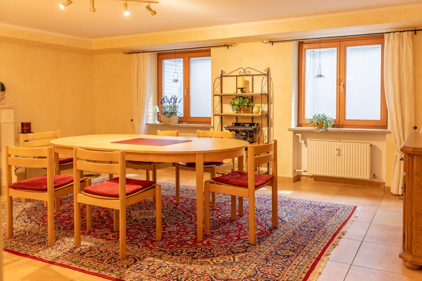 Immobilienangebot - Oberhaching - Alle - Gepflegtes 5-Familienhaus auf großzügigem Grundstück