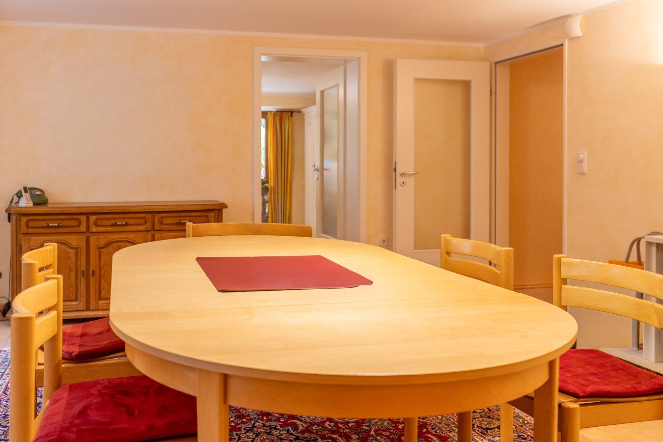 Immobilienangebot - Oberhaching - Alle - Gepflegtes 5-Familienhaus auf großzügigem Grundstück