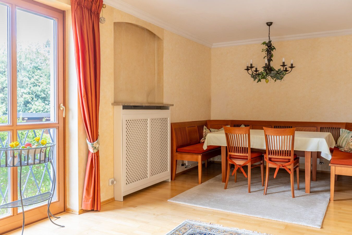 Immobilienangebot - Oberhaching - Alle - Gepflegtes 5-Familienhaus auf großzügigem Grundstück