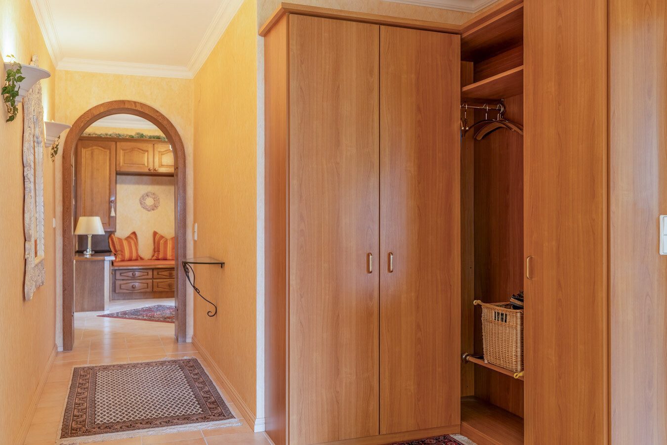 Immobilienangebot - Oberhaching - Alle - Gepflegtes 5-Familienhaus auf großzügigem Grundstück