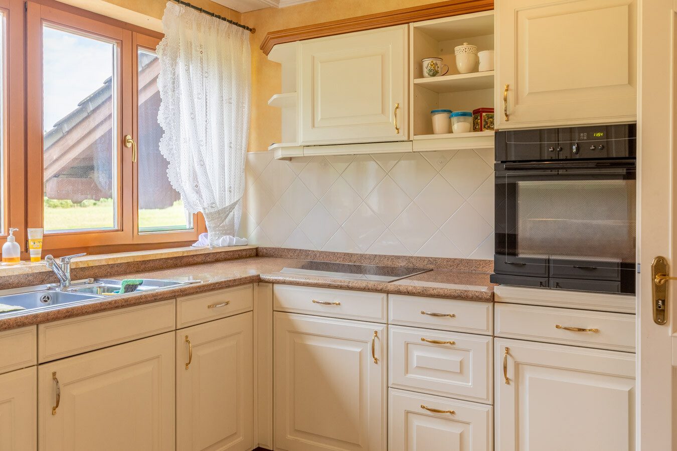 Immobilienangebot - Oberhaching - Alle - Gepflegtes 5-Familienhaus auf großzügigem Grundstück