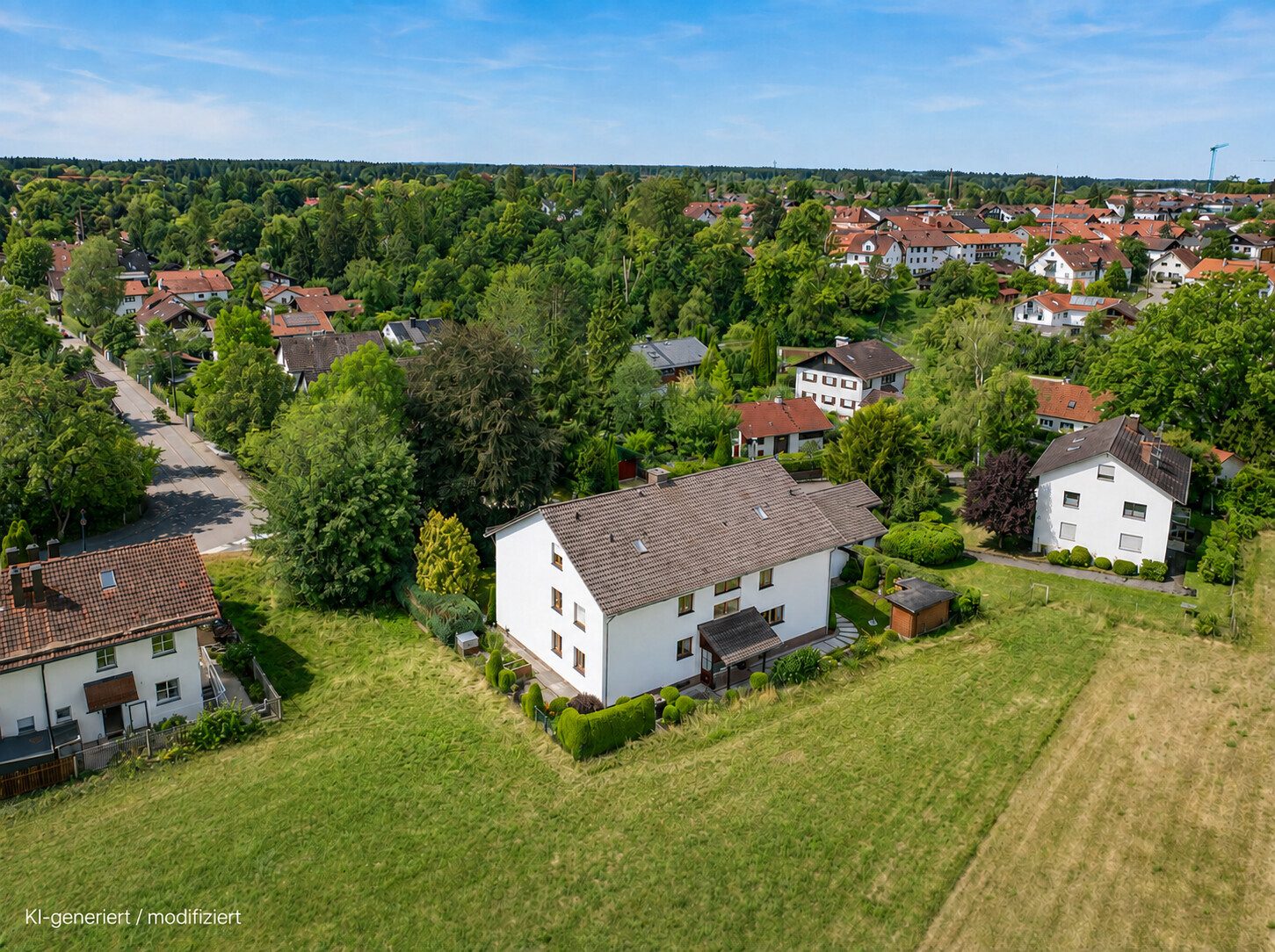 Immobilienangebot - Oberhaching - Alle - Gepflegtes 5-Familienhaus auf großzügigem Grundstück