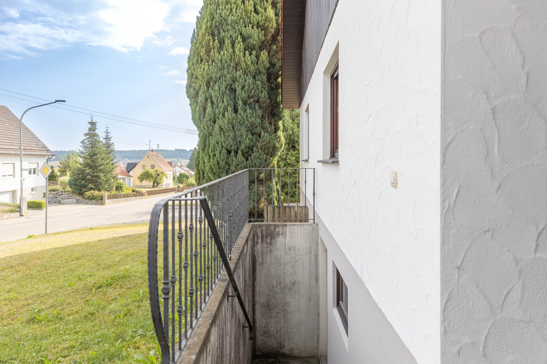Immobilienangebot - Krumbach (Schwaben) - Alle - 133 m² Wohnkomfort: Einfamilienhaus mit Keller, Doppel-Carport und sonnigem Garten