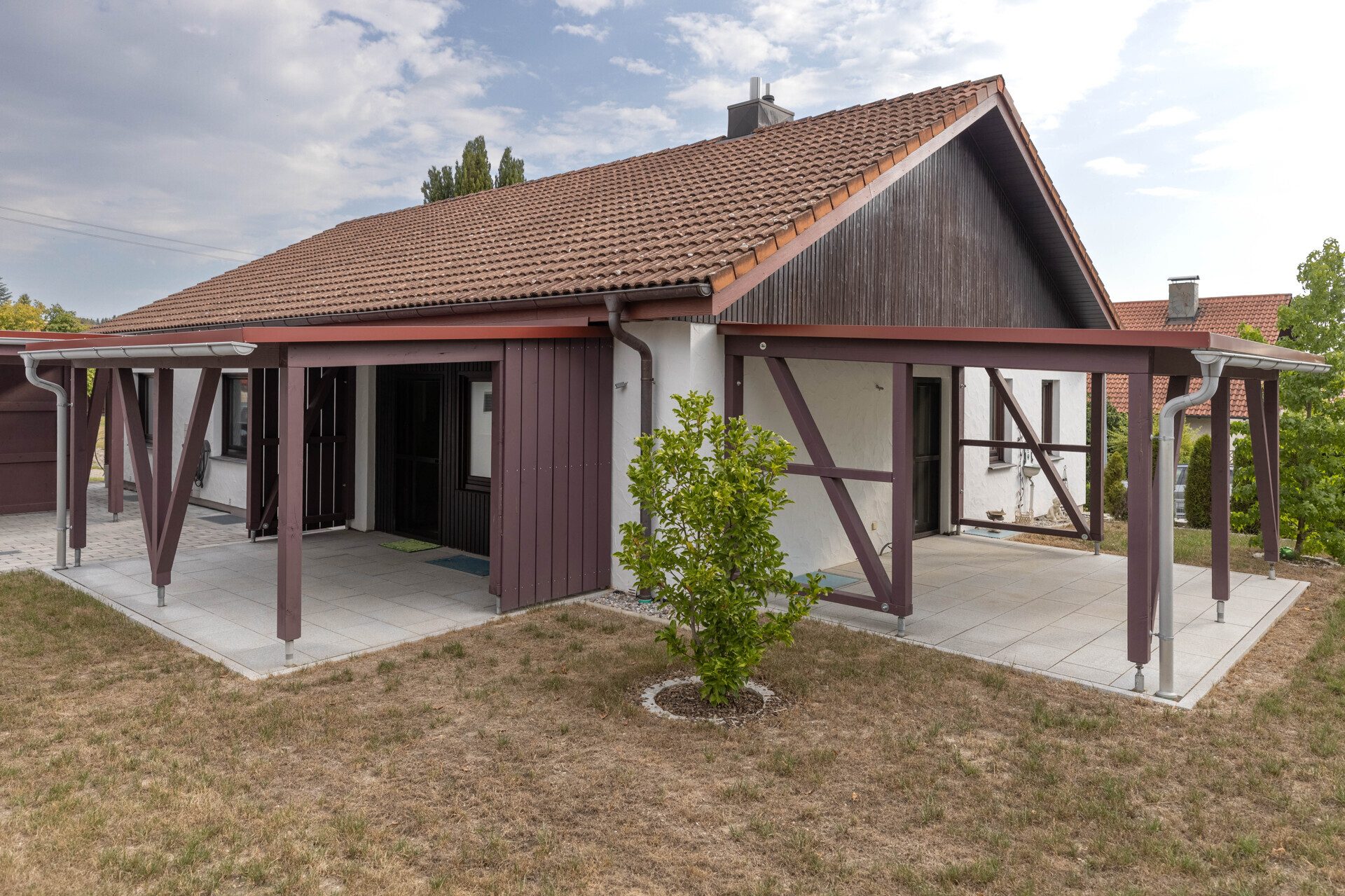 Immobilienangebot - Krumbach (Schwaben) - Alle - 133 m² Wohnkomfort: Einfamilienhaus mit Keller, Doppel-Carport und sonnigem Garten