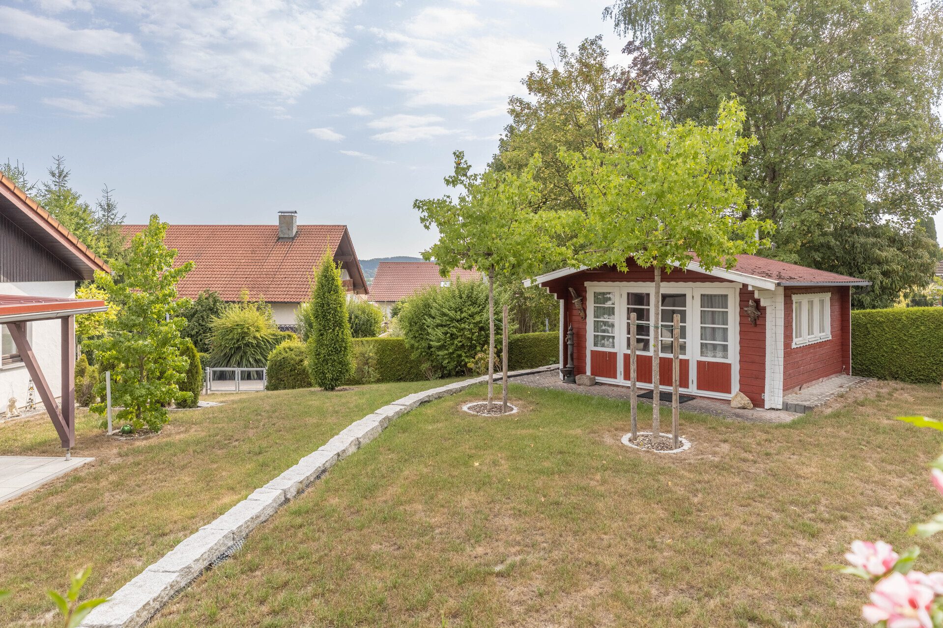 Immobilienangebot - Krumbach (Schwaben) - Alle - 133 m² Wohnkomfort: Einfamilienhaus mit Keller, Doppel-Carport und sonnigem Garten